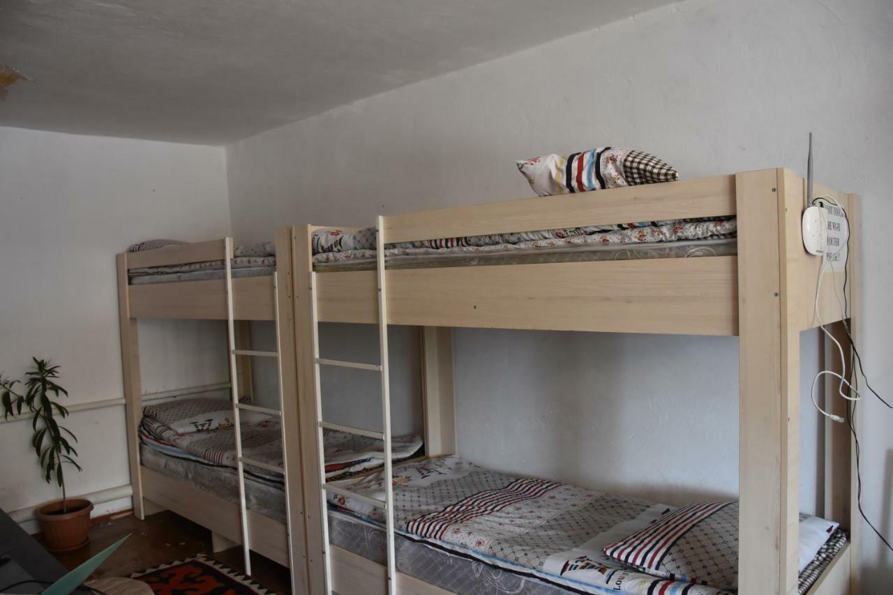 Happy Hostel In Kochkor Exterior photo
